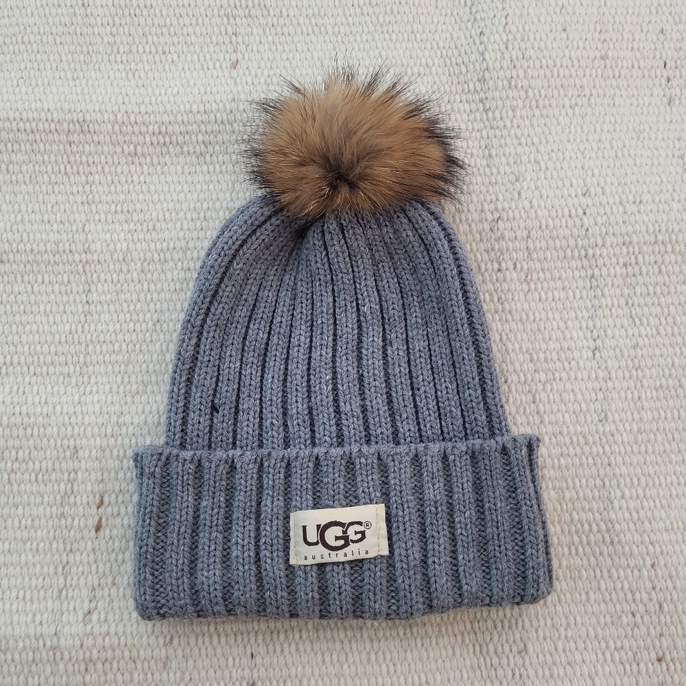 UGG Winter Beanie Hat with Faux Fur Pom Pom in Gray
